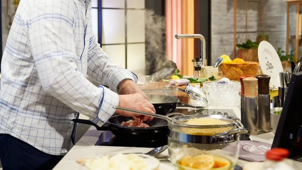 Lehrer trotz Krankschreibung in TV-Kochshow: Verfahren läuft