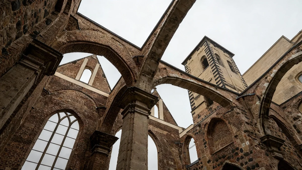 Kölner Kriegsmahnmal St. Alban verfällt und bleibt geschlossen