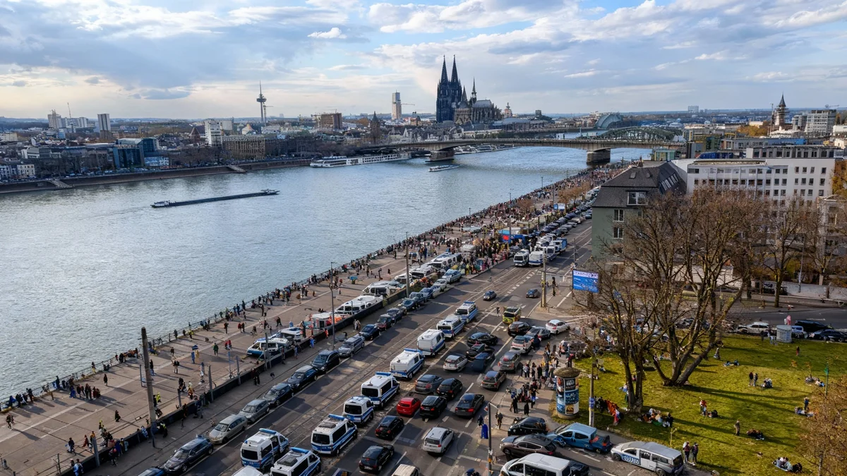 Köln: Mehrere Großdemos legen Innenstadt am Samstag lahm